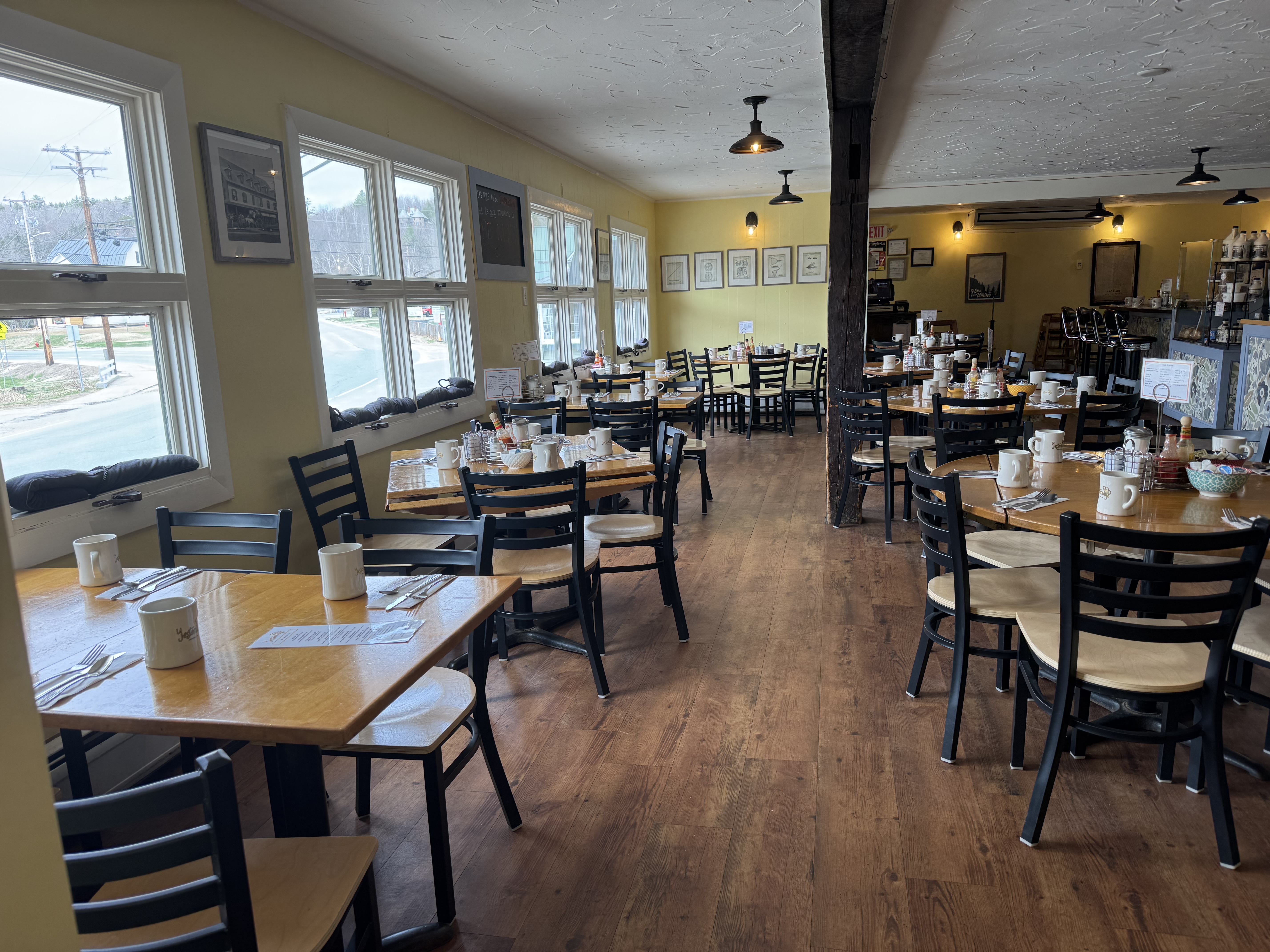 tables and overview of restuarant 2