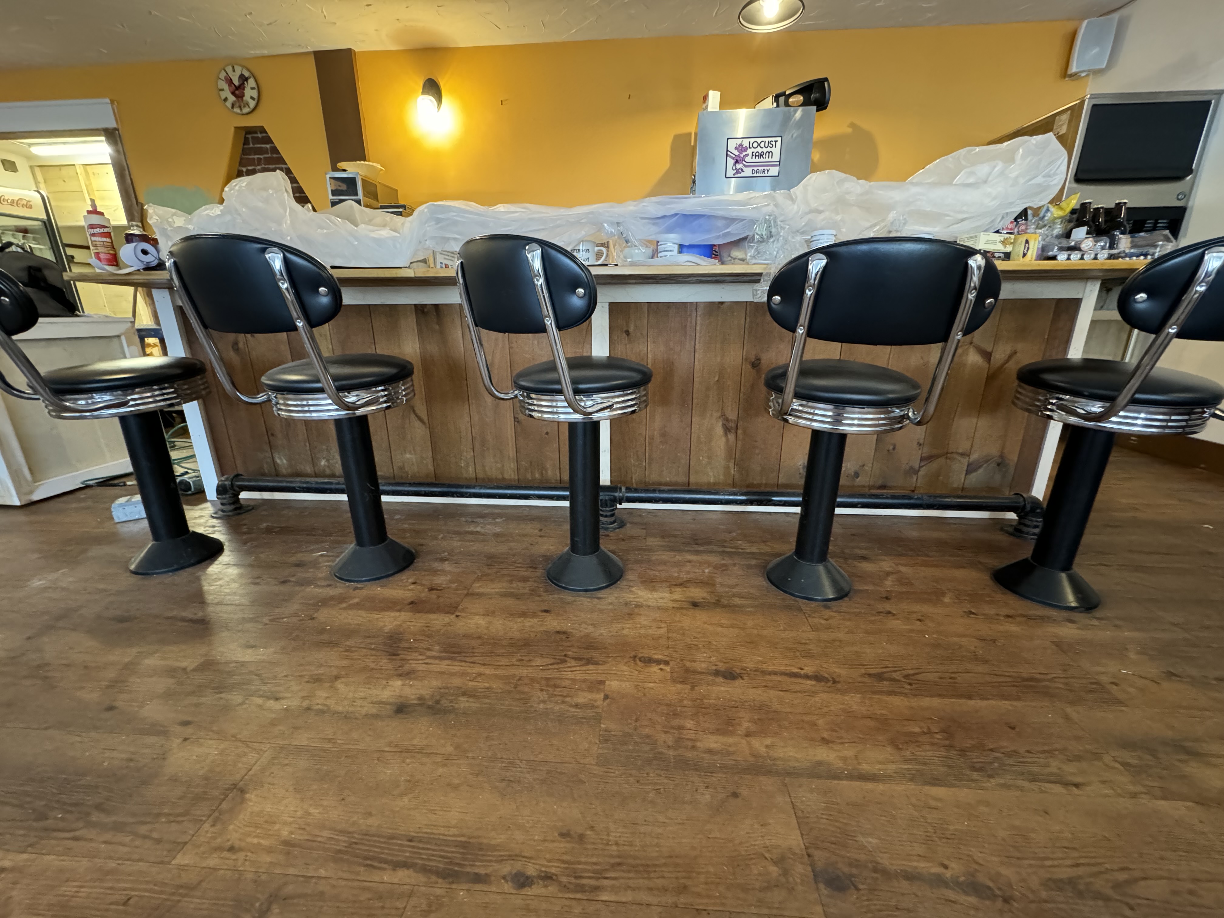 overview of counter and chairs