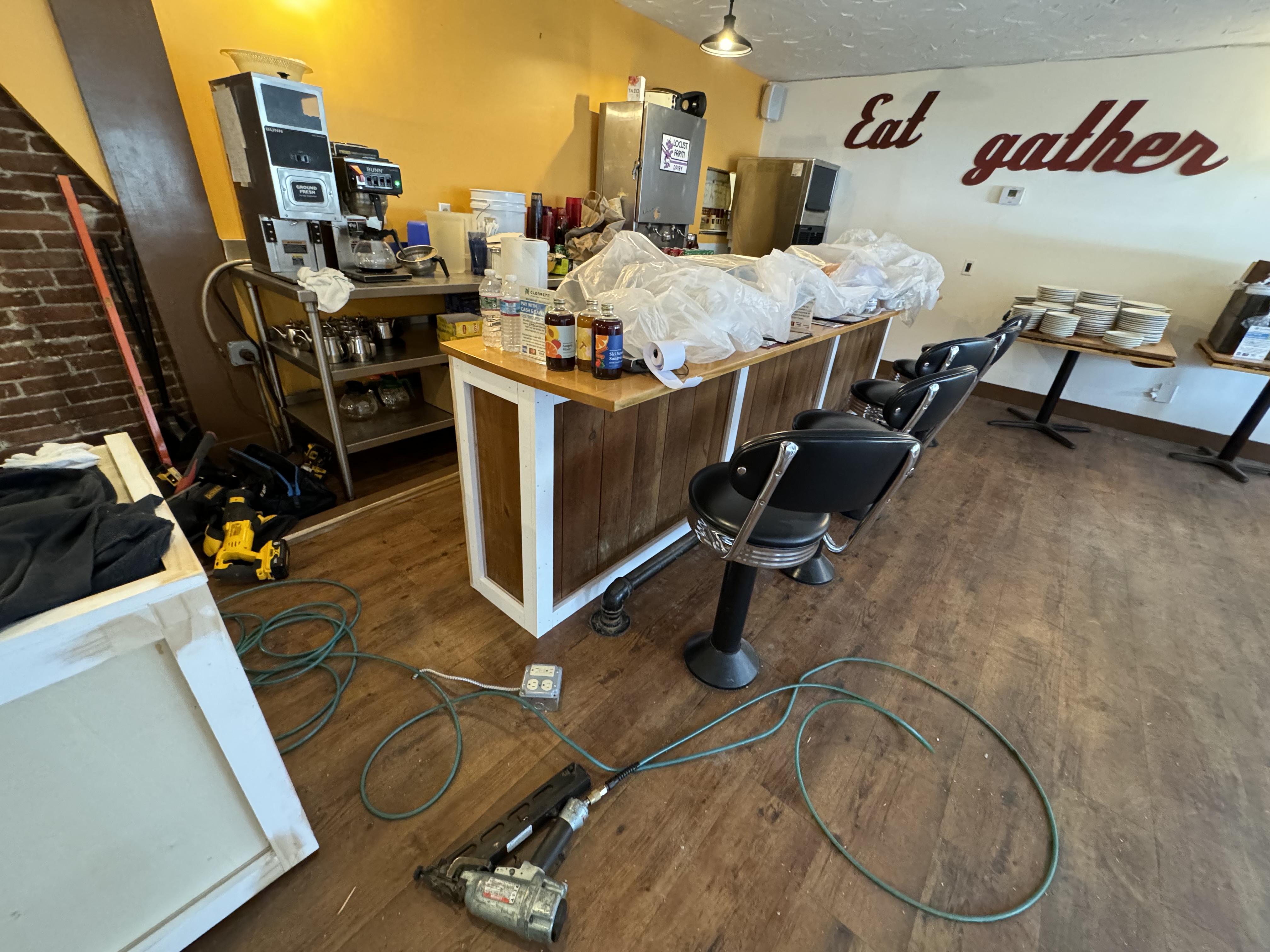 overview of counter and chairs 2